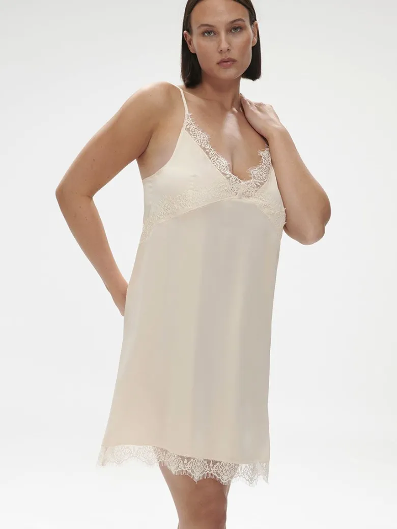 Camisón lencero Simone Perele Satin Secrets 23H940