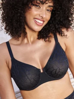 Sujetador con aros sin relleno Sans Complexe Perfect Curves Moldeado