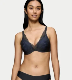 Sujetador de encaje con relleno Spacer Triumph Body Make-up Illusion Lace WP