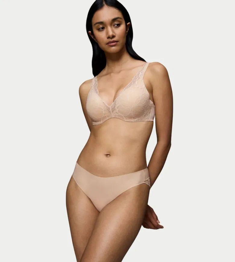 Sujetador de encaje con relleno Spacer Triumph Body Make-up Illusion Lace WP